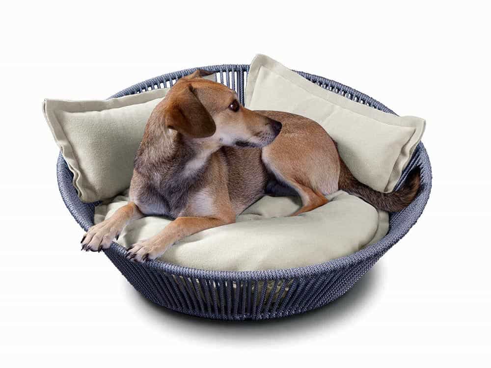 Round dog basket with cord wickerwork by hand from pet-interiors.