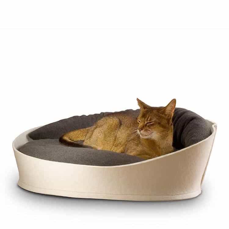Oval felt cat basket by pet-interiors.