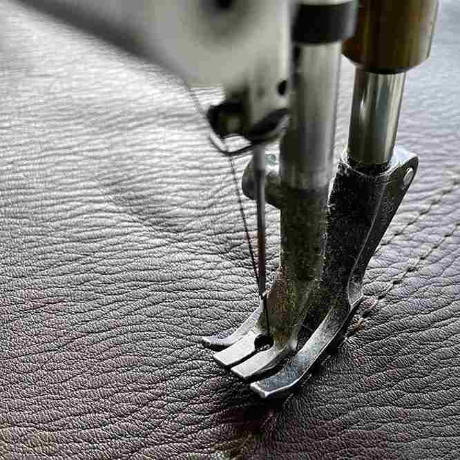 Detailansicht Doppelnaht in Leder - Nähmaschinenarbeit von pet-interiors