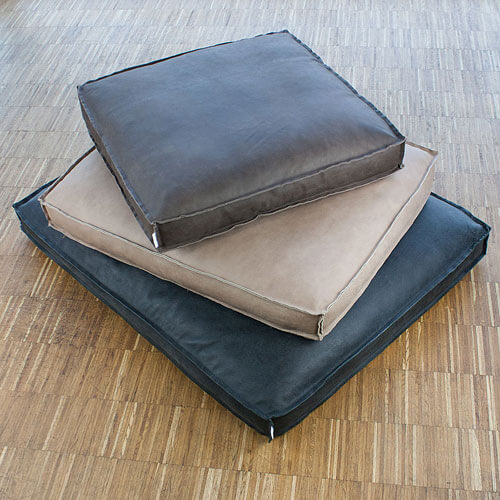 Dog bed with head cushion made of robust buffalo leather.
