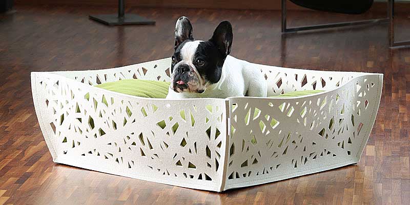 Dog basket bed out of felt